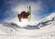 熊猫体育中国App-猛龙对阵森林狼，东契奇防守端锁死对手，展现全能巨星本色