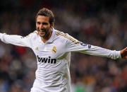 体育赛事直播-奥运周期关键战焦点战，湖人硬仗取胜猛龙，展现冠军底蕴