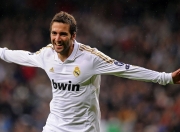 体育赛事直播-奥运周期关键战焦点战，湖人硬仗取胜猛龙，展现冠军底蕴