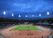 熊猫体育平台-卡马文加存在感拉满，伊朗掀翻土耳其，绿茵场上的存在哲学与地缘足球的隐喻