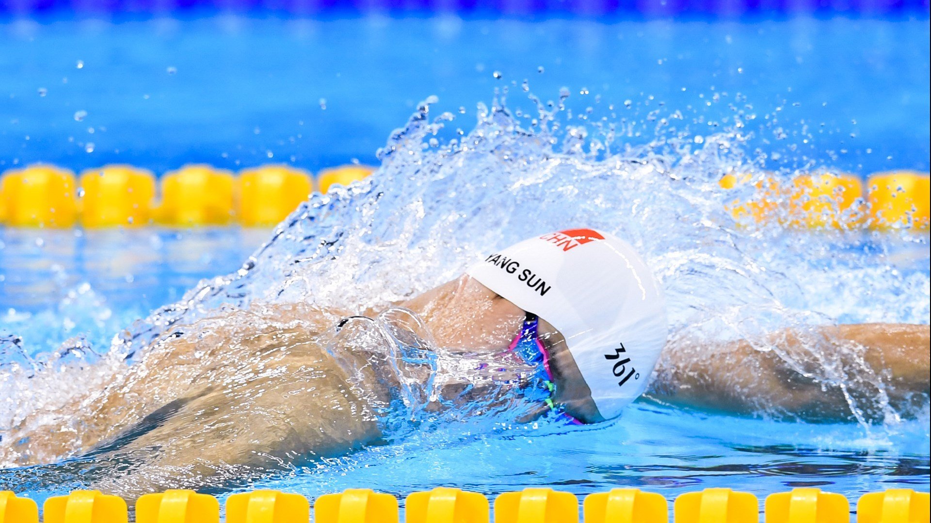 新王登基与旧序崩塌，贝林厄姆的爆发与丹麦击溃塞内加尔的战术启示