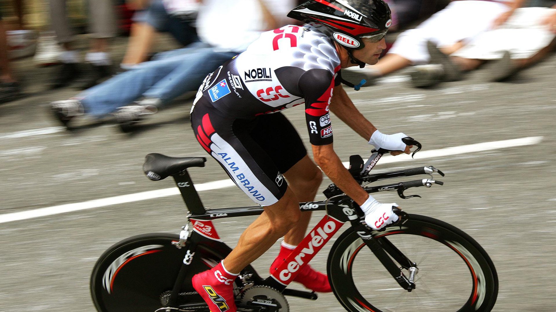 双重震撼，德国战车完胜三狮军团，梁靖崑赛场点燃中国力量