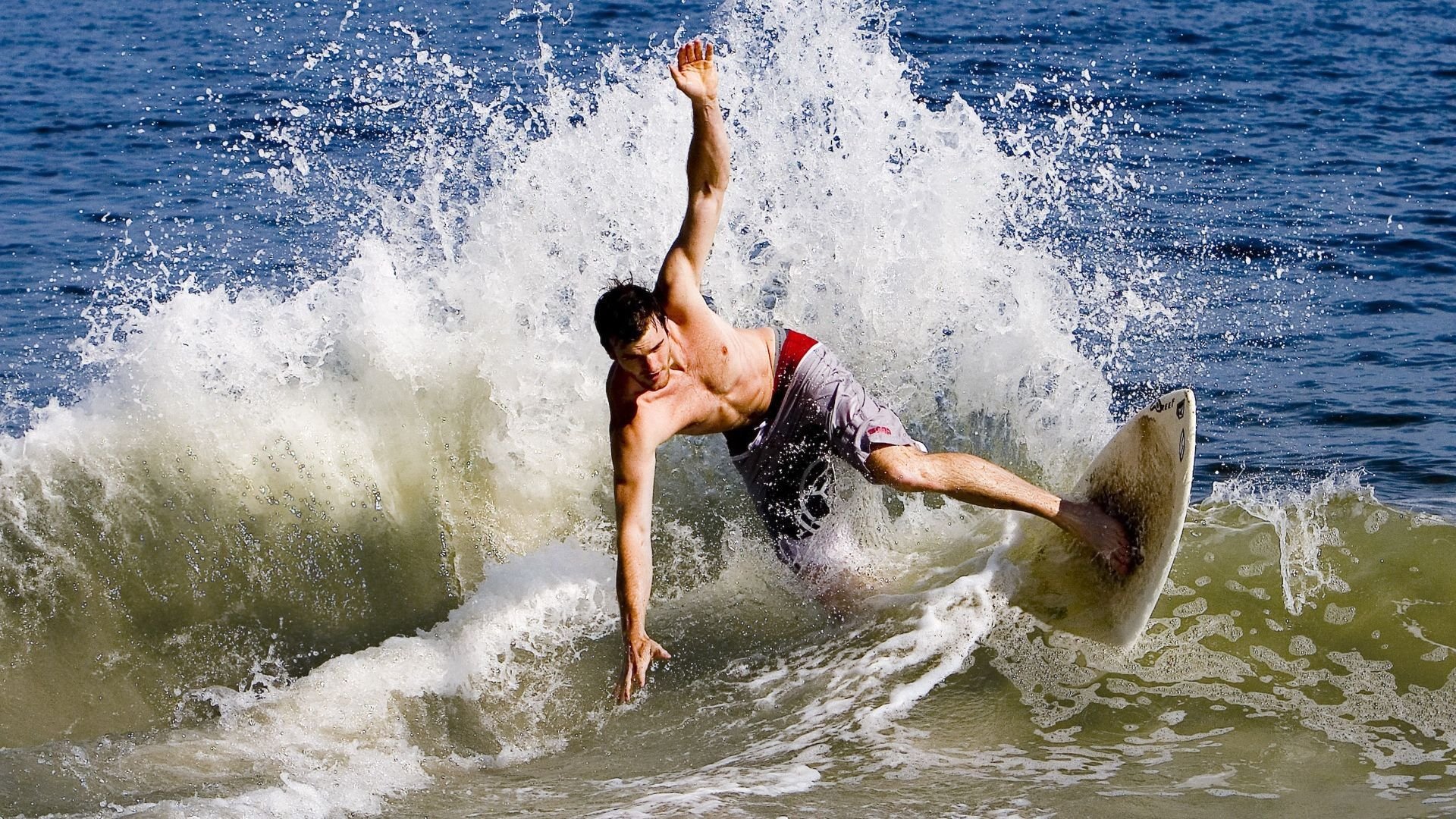 赛道与球场，当布伦森接管F1街道赛，快船斩落北京队